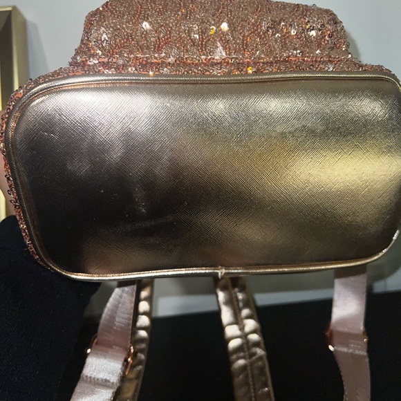 LOUNGEFLY ROSE GOLD MINNIE BAGPACK INCLUDING FREE MATCHING EARS - Picture 6 of 9